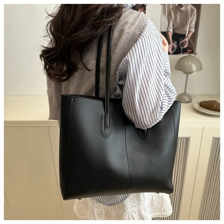 Women Large Capacity Tote Bag Brown Leather 2025 — feature 13