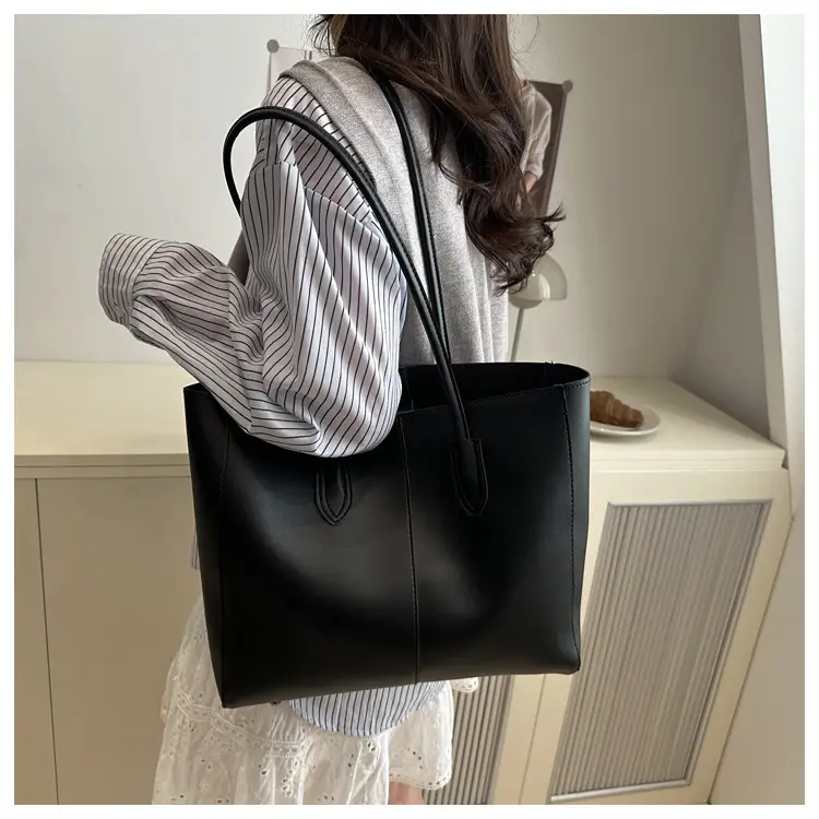 Women Large Capacity Tote Bag Brown Leather 2025 — feature 14