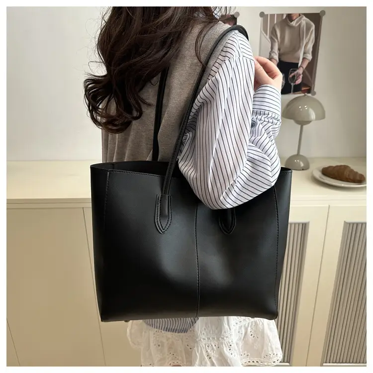 Women Large Capacity Tote Bag Brown Leather 2025 — feature 15