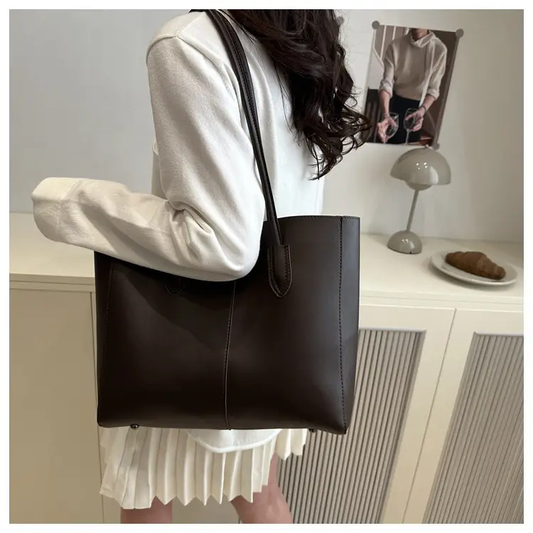 Women Large Capacity Tote Bag Brown Leather 2025 — feature 18