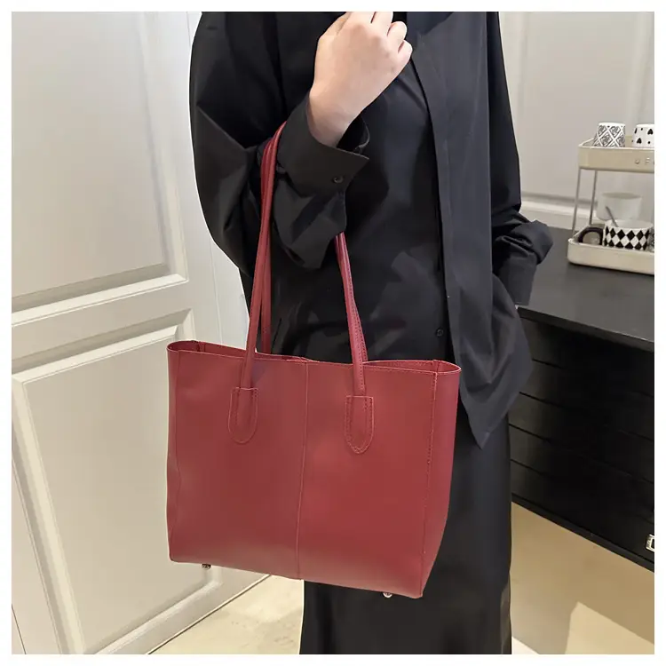 Women Large Capacity Tote Bag Brown Leather 2025 — feature 20