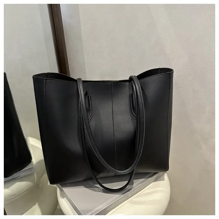 Women Large Capacity Tote Bag Brown Leather 2025 — feature 22
