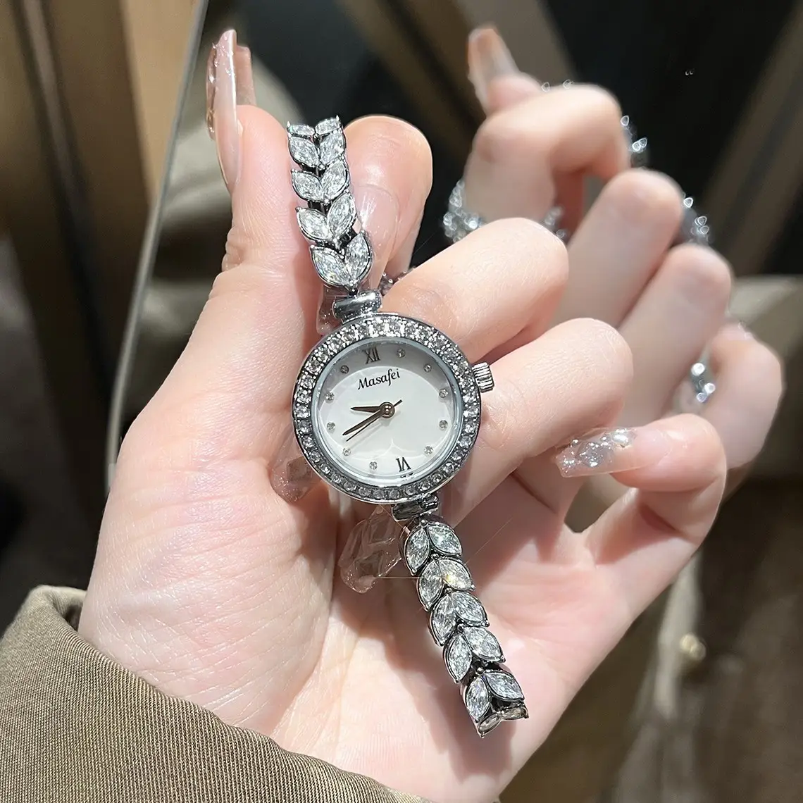 Luxury Mermaid Watch for Women with Green Leaves Design - Image 4