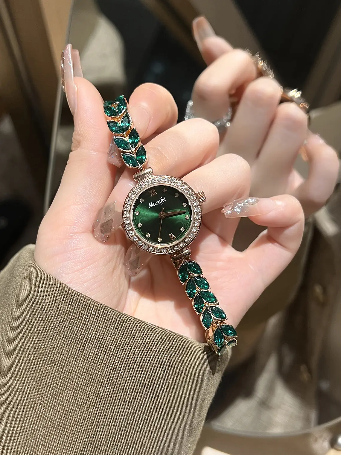 Luxury Mermaid Watch for Women with Green Leaves Design — feature 10