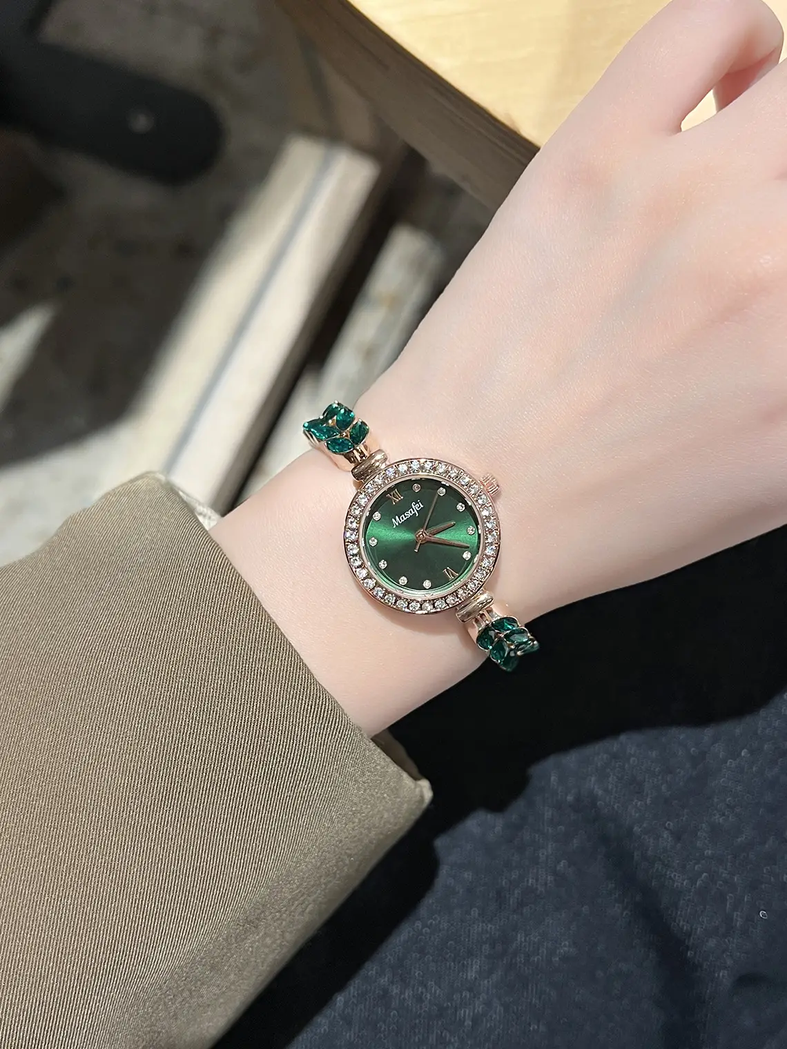Luxury Mermaid Watch for Women with Green Leaves Design — feature 2