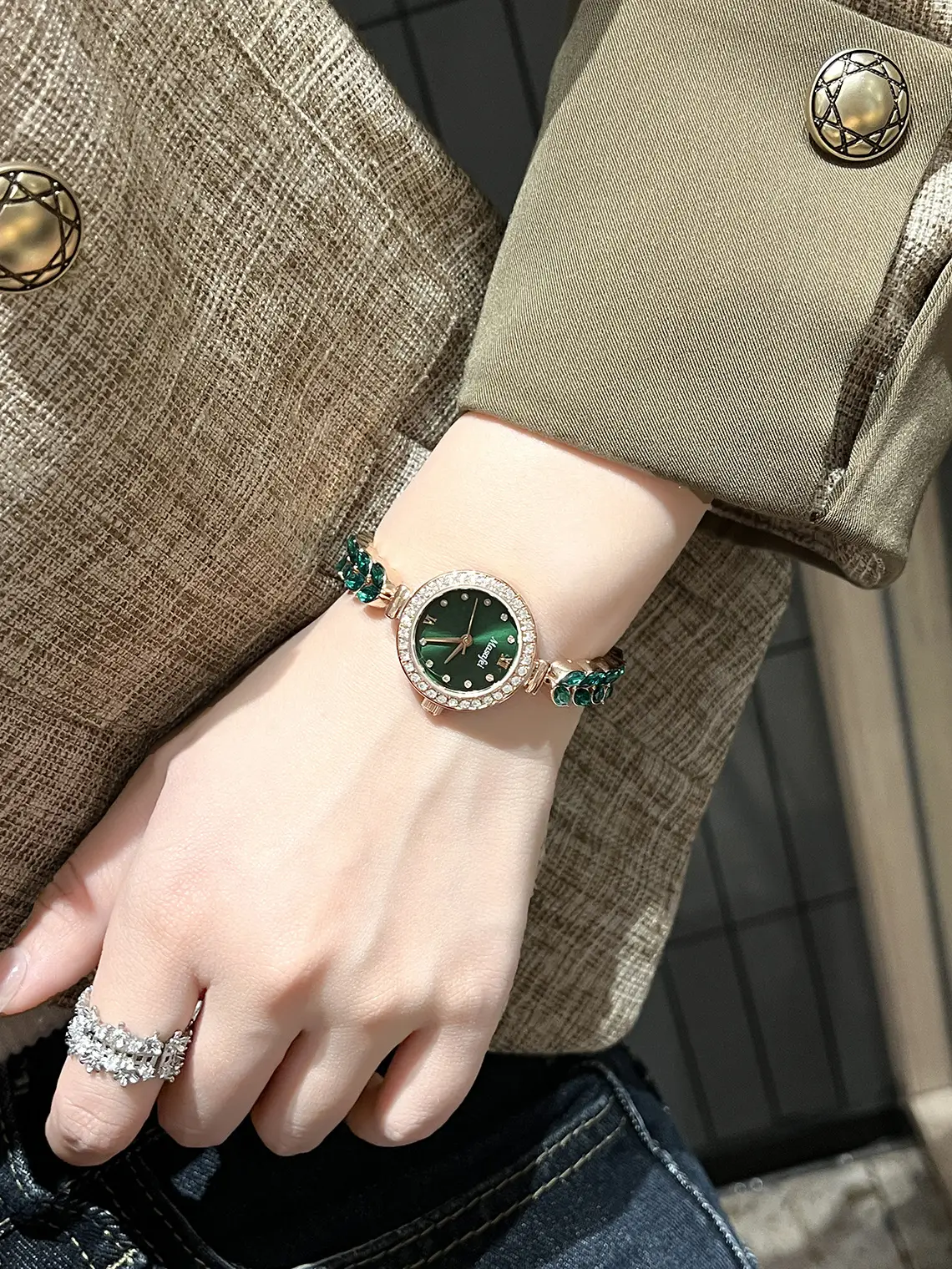 Luxury Mermaid Watch for Women with Green Leaves Design — feature 4
