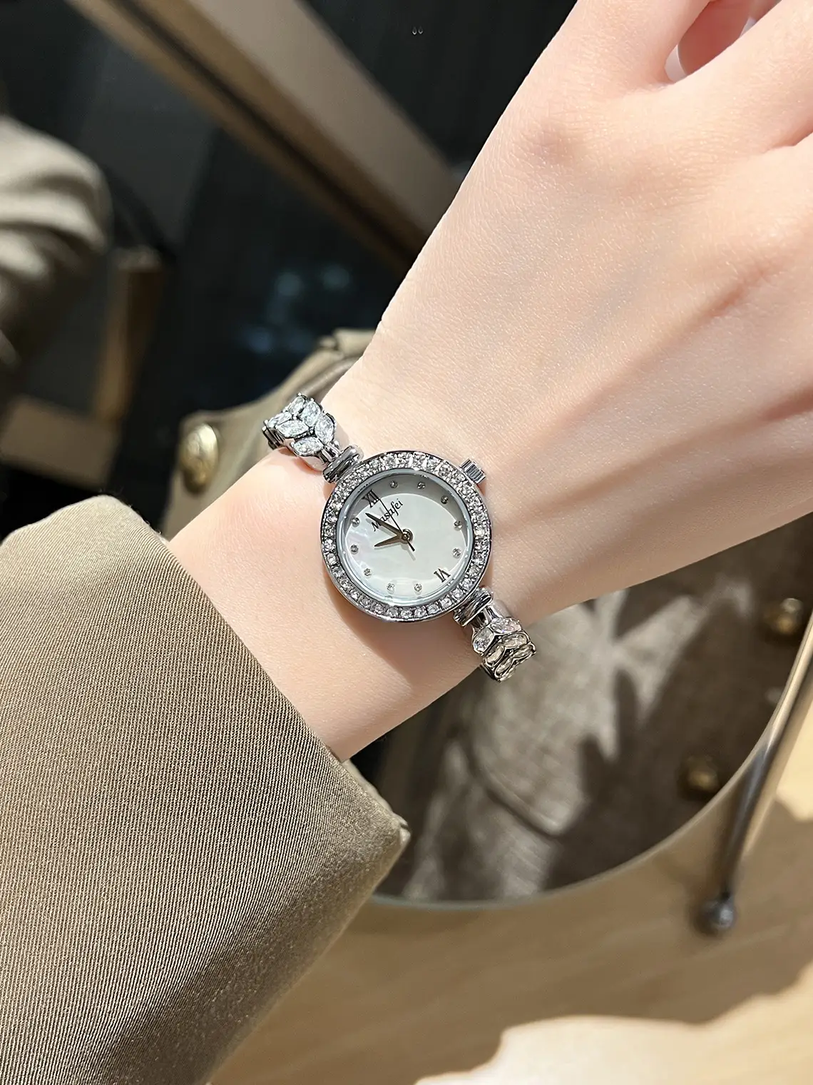 Luxury Mermaid Watch for Women with Green Leaves Design — feature 8