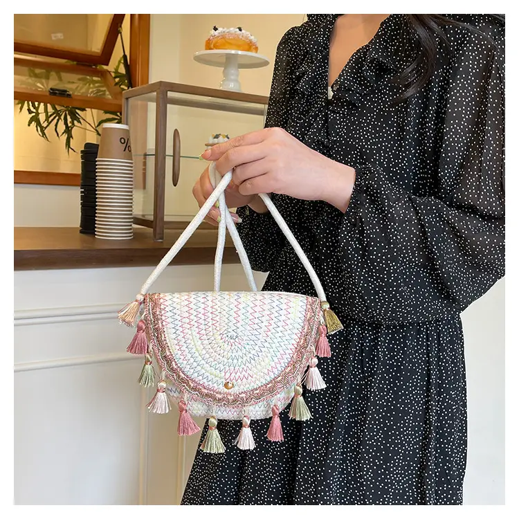 Women's 2025 Straw Shoulder Bag with Tassels — feature 12