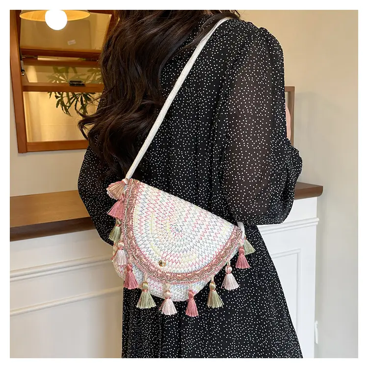 Women's 2025 Straw Shoulder Bag with Tassels — feature 15