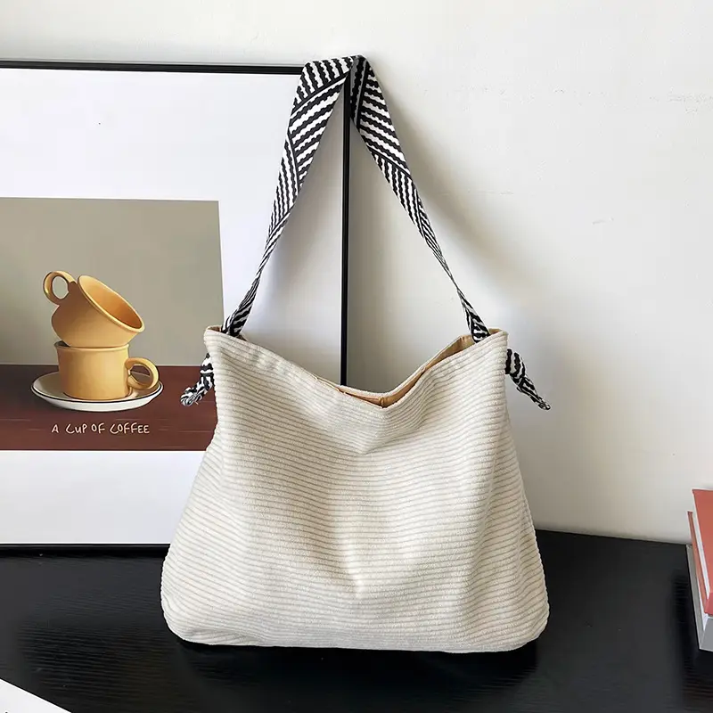 Women's Green Straw Shoulder Bag with Striped Strap - Image 7