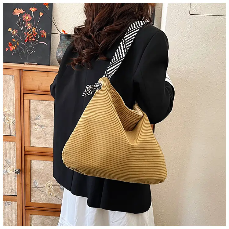 Women's Green Straw Shoulder Bag with Striped Strap — feature 17