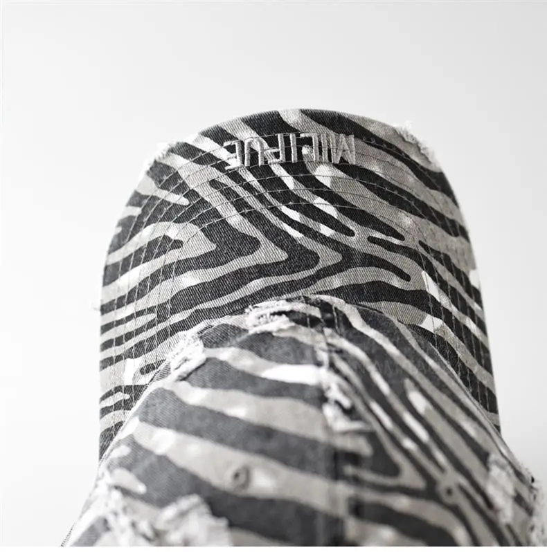 Unisex Ripped Leopard Print Cap with Letter Embroidery — feature 12
