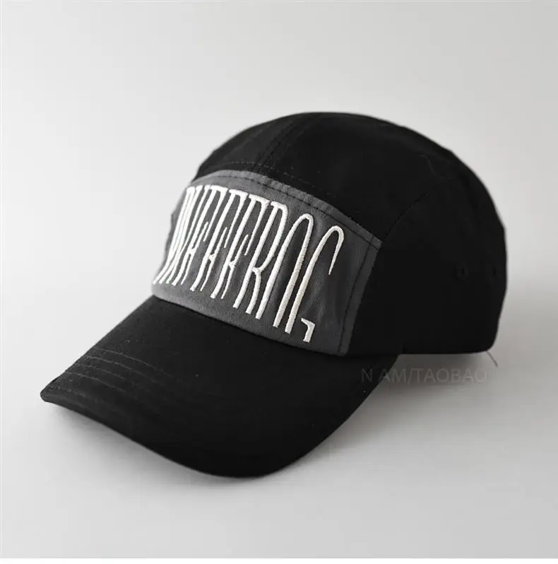 Men's Green Baseball Cap with "Duckbill" Print — feature 5