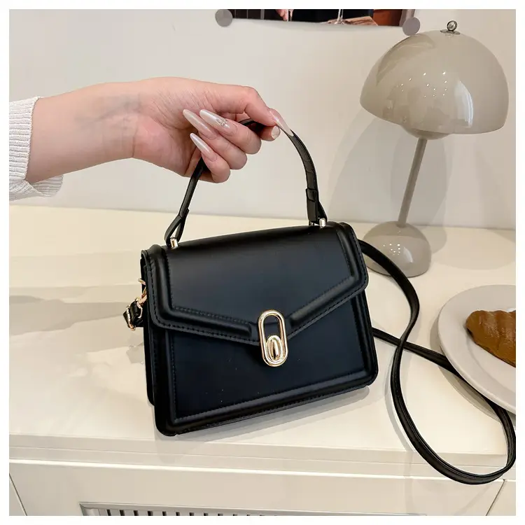 Nude Leather Shoulder Bag for Women 2025 — feature 9