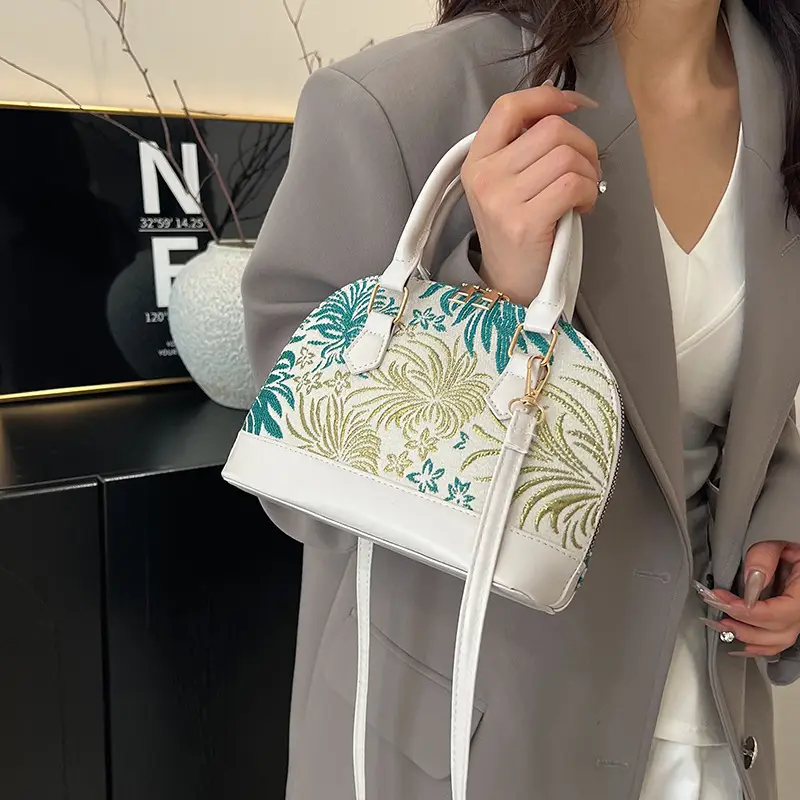 Trendy White Floral Shell Bag for Women 2025 - Image 5