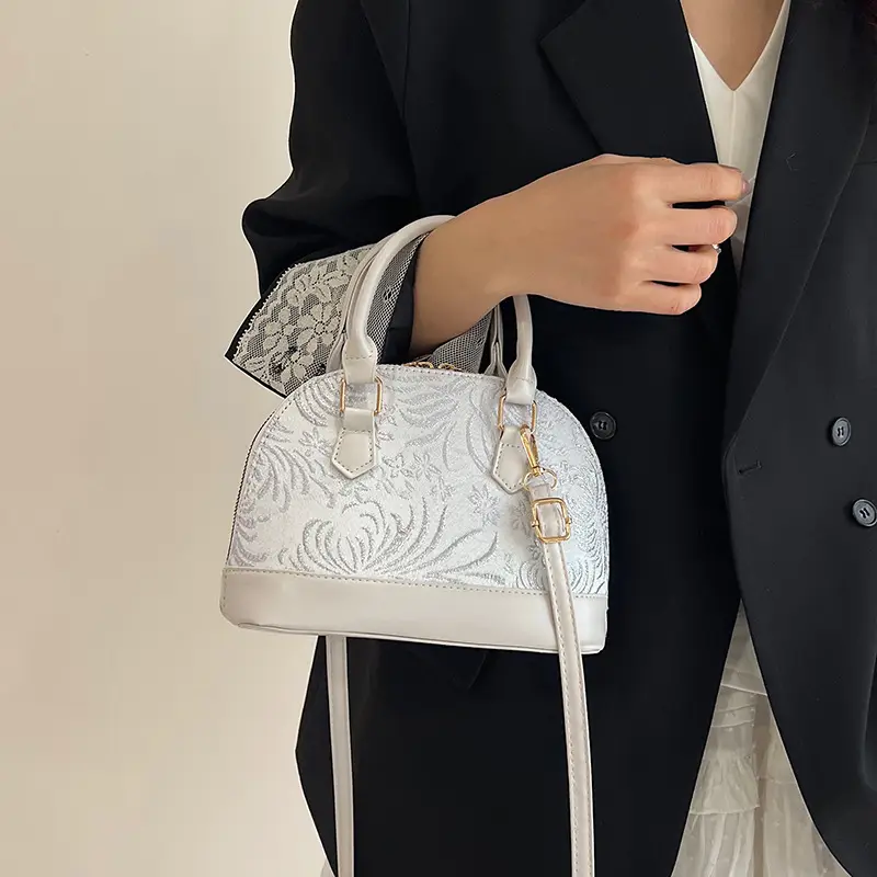 Trendy White Floral Shell Bag for Women 2025 - Image 6
