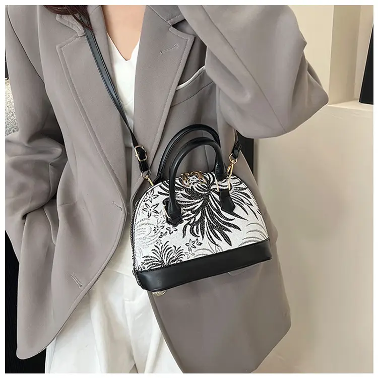 Trendy White Floral Shell Bag for Women 2025 — feature 15