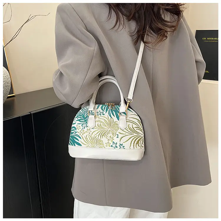 Trendy White Floral Shell Bag for Women 2025 — feature 16