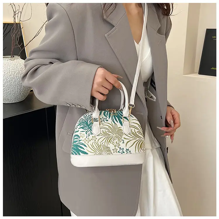 Trendy White Floral Shell Bag for Women 2025 — feature 17