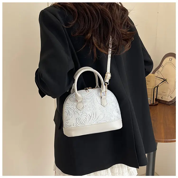 Trendy White Floral Shell Bag for Women 2025 — feature 18