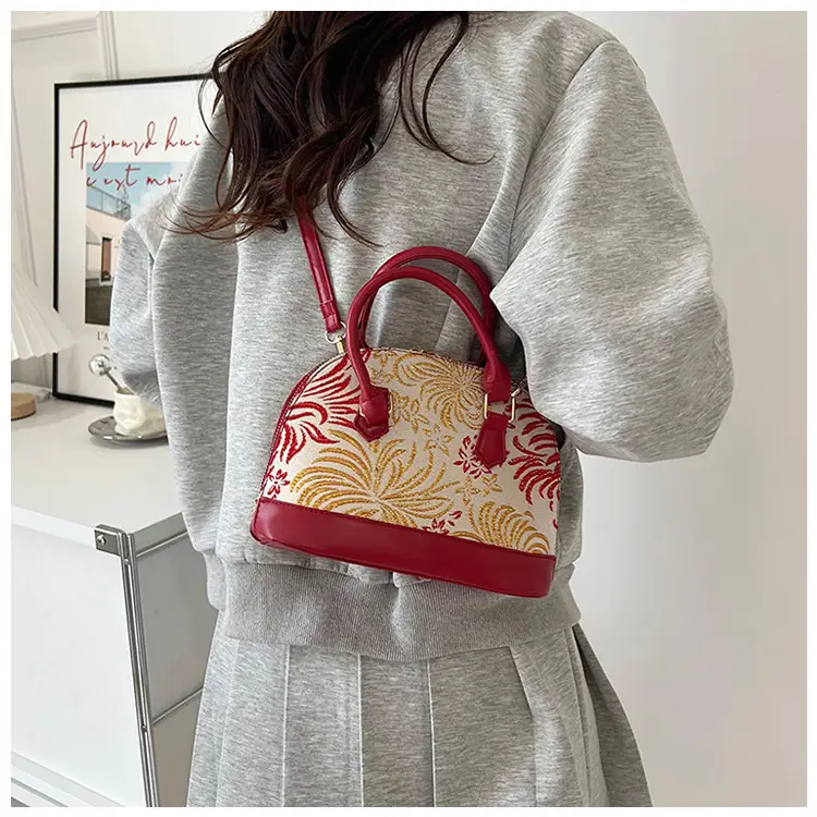 Trendy White Floral Shell Bag for Women 2025 — feature 21