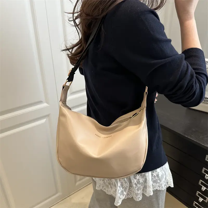 Women's Large Capacity Crossbody Bag Solid Color - Image 6