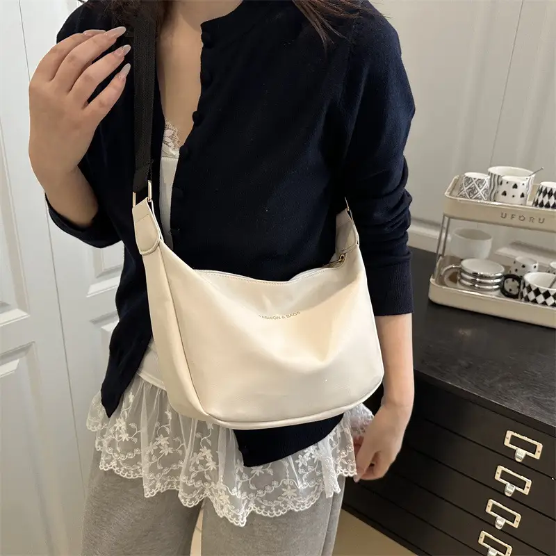 Women's Large Capacity Crossbody Bag Solid Color - Image 7