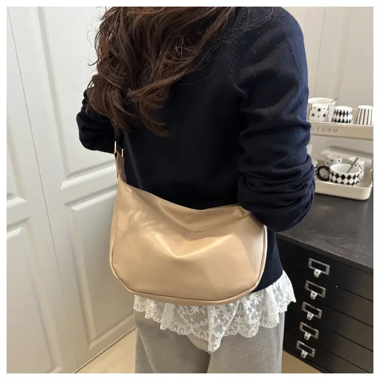 Women's Large Capacity Crossbody Bag Solid Color — feature 11