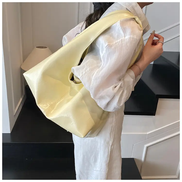 Black Gold Vintage Commuter Bag for Women — feature 10
