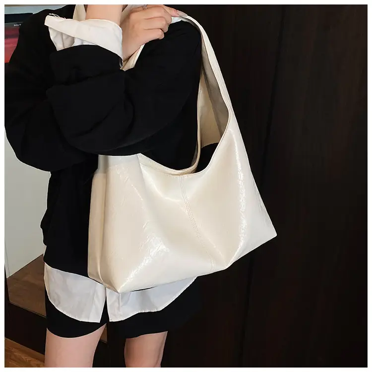 Black Gold Vintage Commuter Bag for Women — feature 13