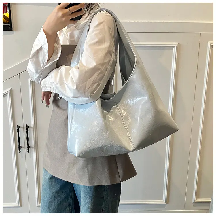 Black Gold Vintage Commuter Bag for Women — feature 14