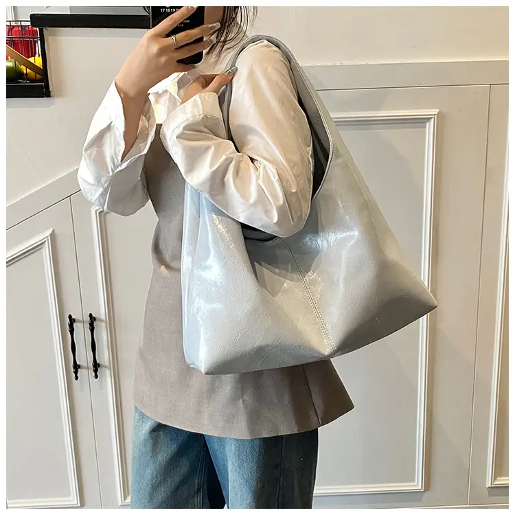 Black Gold Vintage Commuter Bag for Women — feature 15
