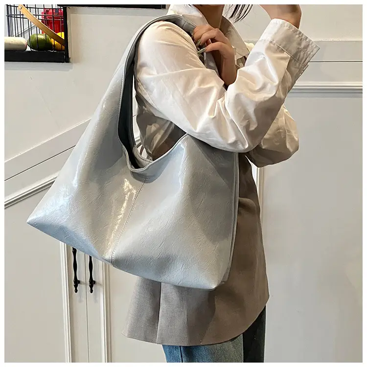Black Gold Vintage Commuter Bag for Women — feature 16
