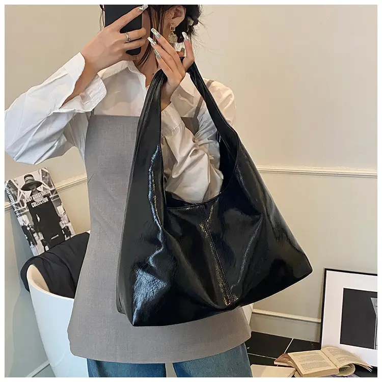 Black Gold Vintage Commuter Bag for Women — feature 18