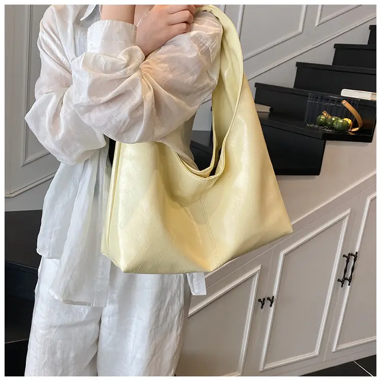 Black Gold Vintage Commuter Bag for Women — feature 8