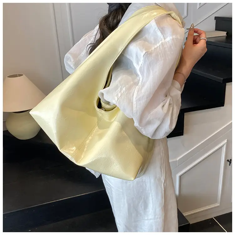 Black Gold Vintage Commuter Bag for Women — feature 9