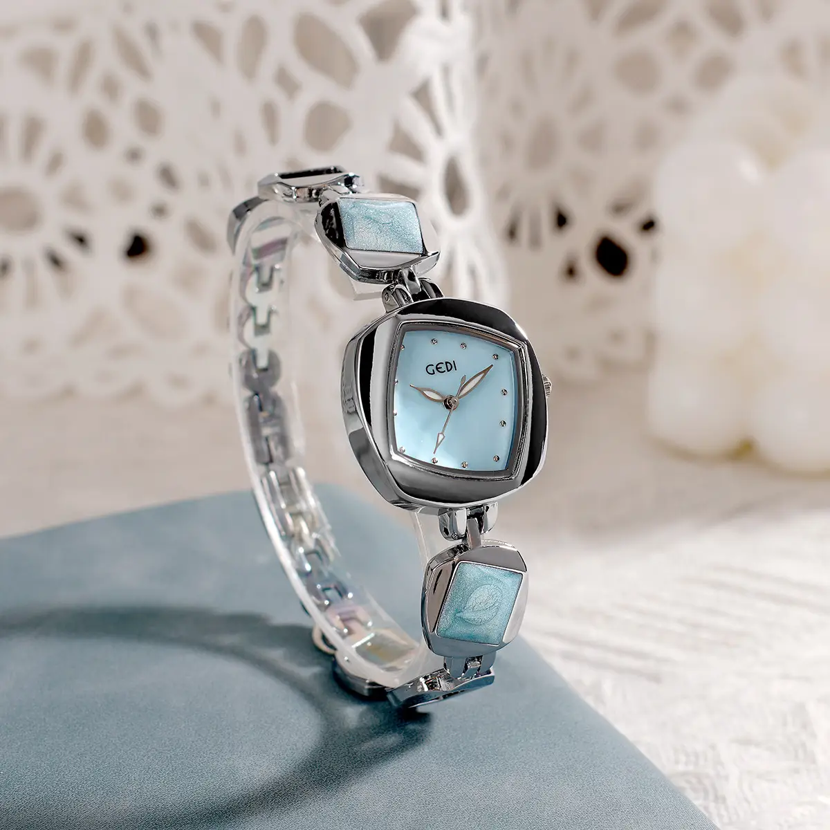 Women's Pink Pearl Quartz Watch with Diamond Bracelet - Image 4