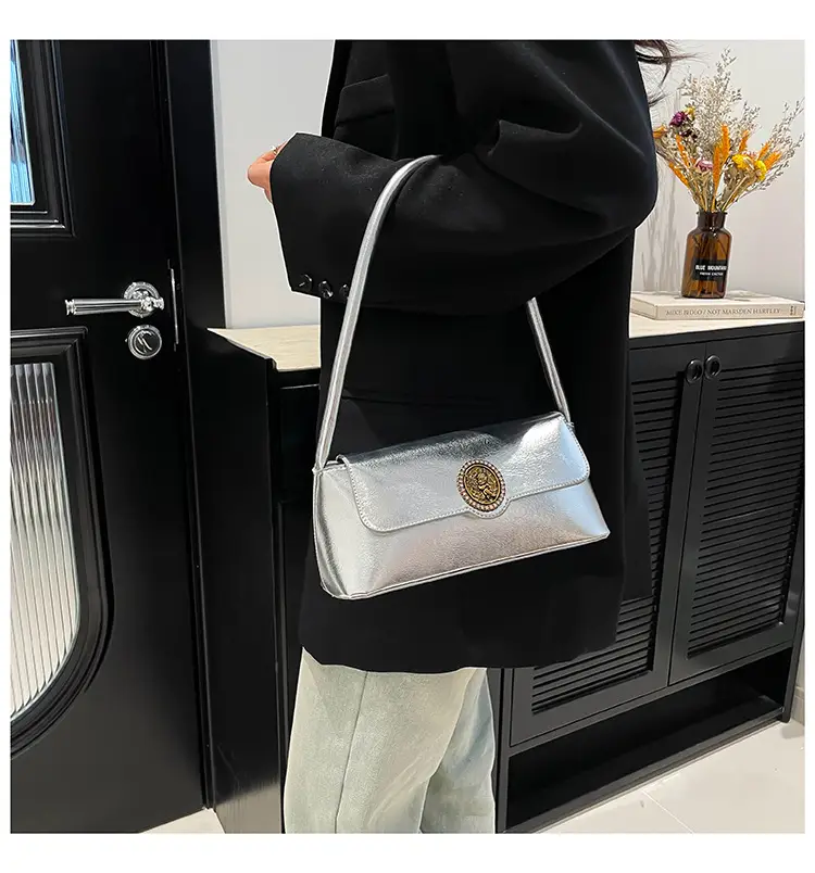 New French Style Retro Underarm Bag Women's Fashion Light Luxury Simple Hand Bag — feature 12