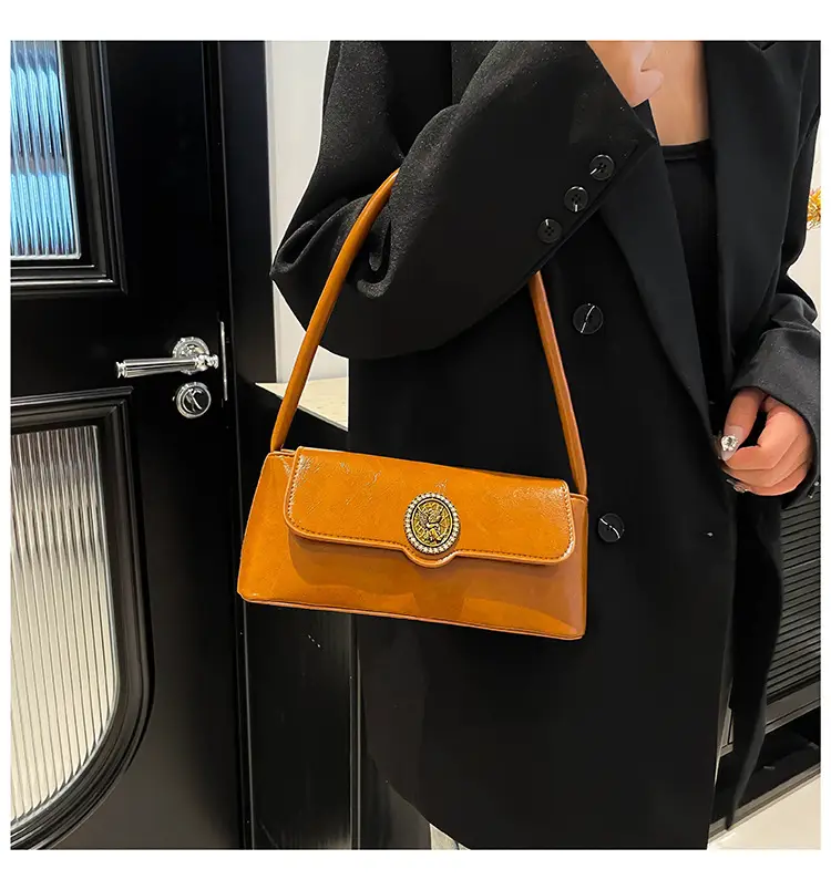 New French Style Retro Underarm Bag Women's Fashion Light Luxury Simple Hand Bag — feature 7
