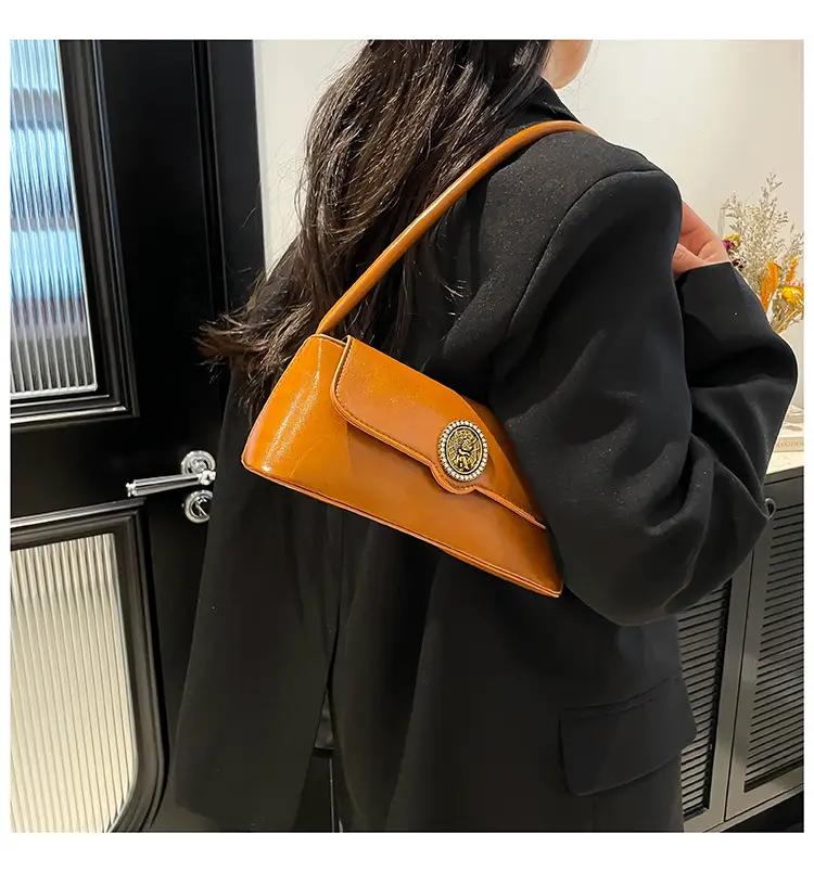New French Style Retro Underarm Bag Women's Fashion Light Luxury Simple Hand Bag — feature 8