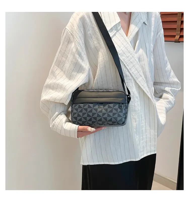 2025 Women's Black Geometric Crossbody Bag Mobile Phone Bag — feature 16