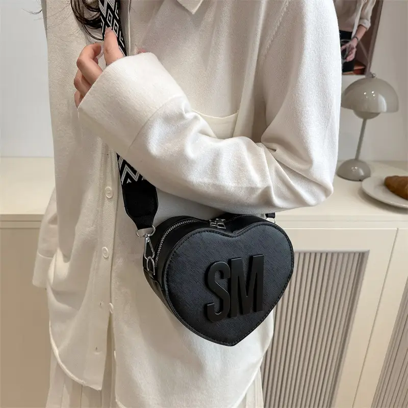Sweet Heart Crossbody Bag Pink Women - Image 6