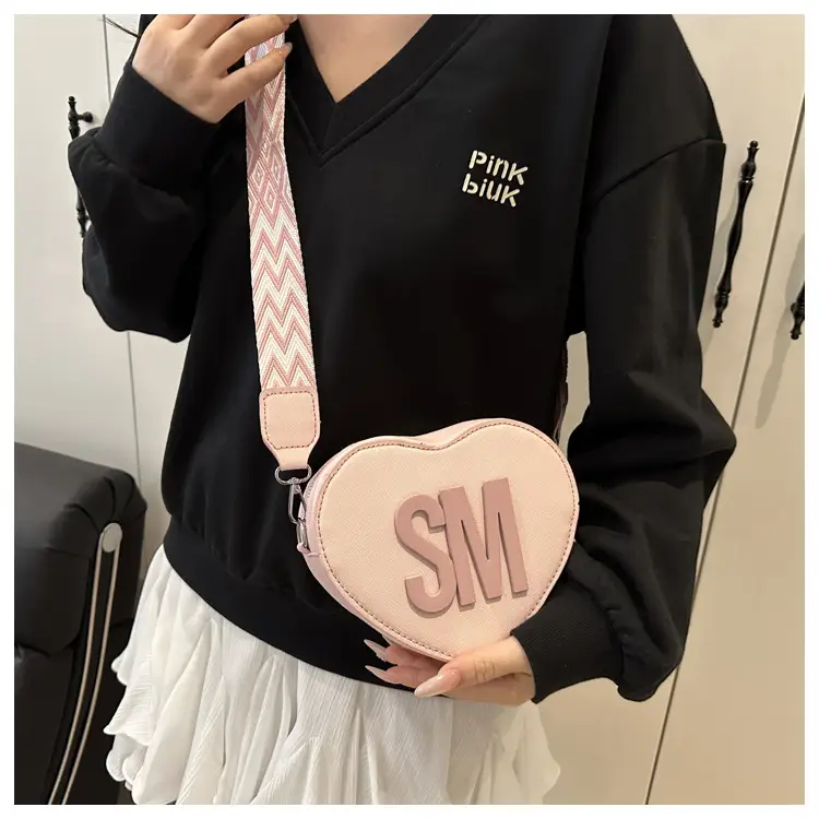 Sweet Heart Crossbody Bag Pink Women — feature 17