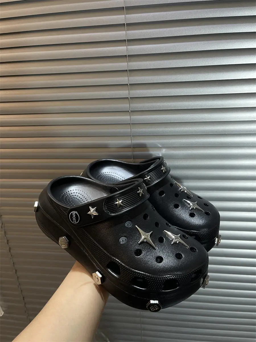 2025 New Summer Thick Sole Cave Shoes Cyber Celebrous Slippers Women's Outwear Summer Out Sandals Women's Heap Tops — feature 1