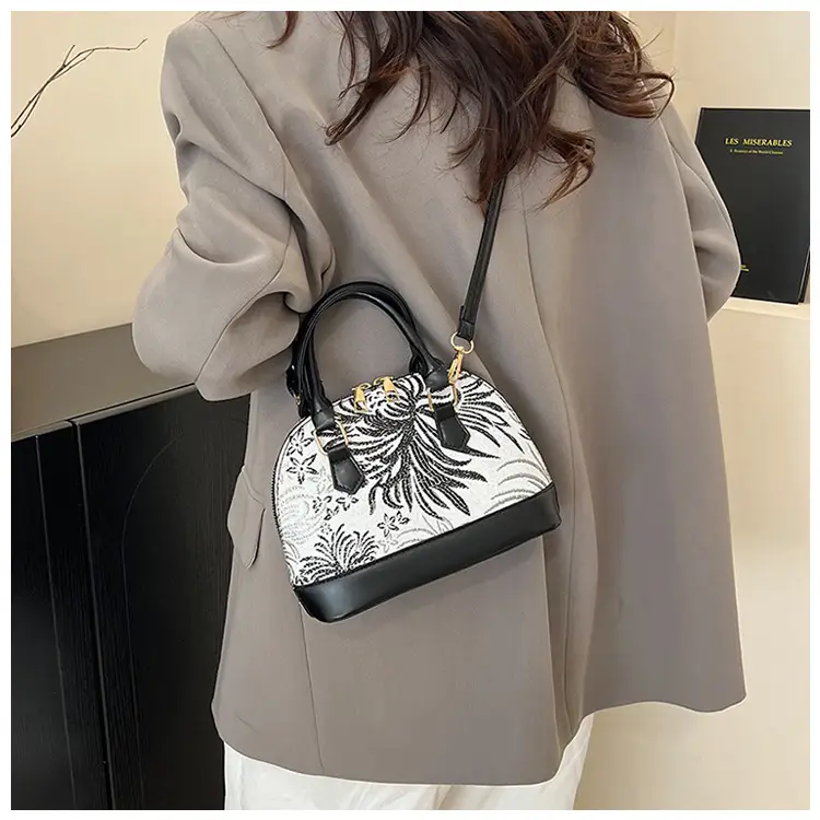Red Embroidered Shell Handbag for Women — feature 18