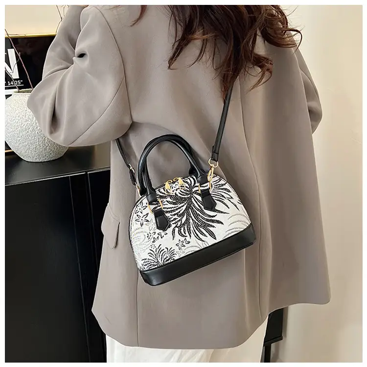 Red Embroidered Shell Handbag for Women — feature 19