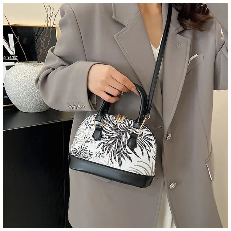 Red Embroidered Shell Handbag for Women — feature 20