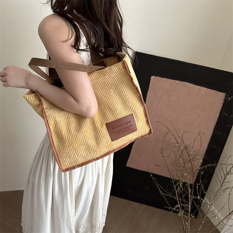 Women Large Capacity Korean Style Tote Bag 2026 — feature 18