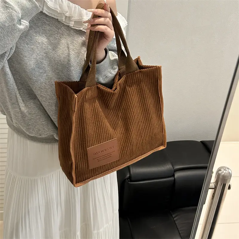Women Large Capacity Korean Style Tote Bag 2026 — feature 37