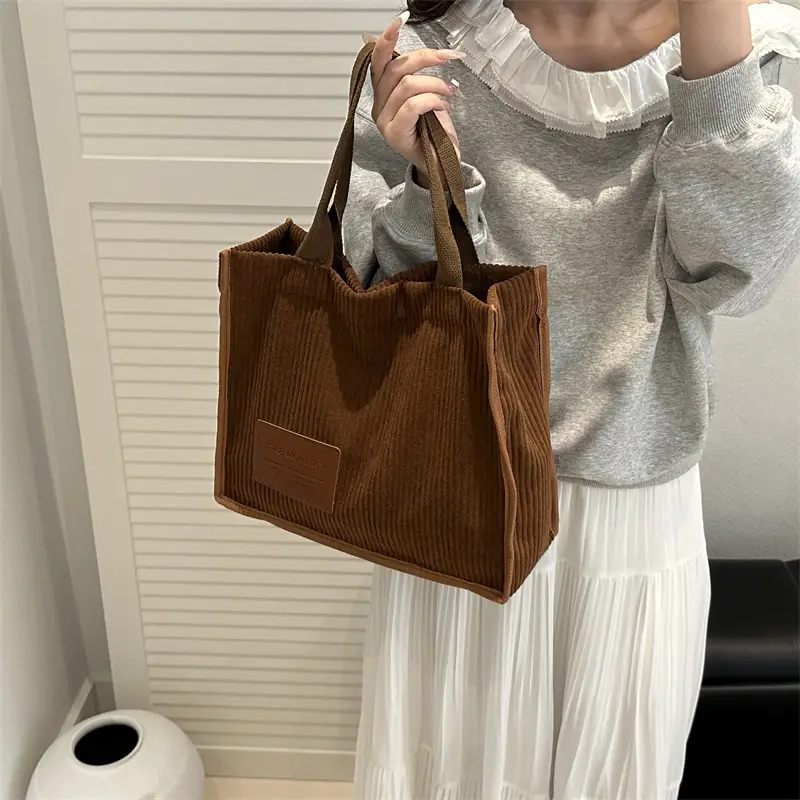Women Large Capacity Korean Style Tote Bag 2026 — feature 40